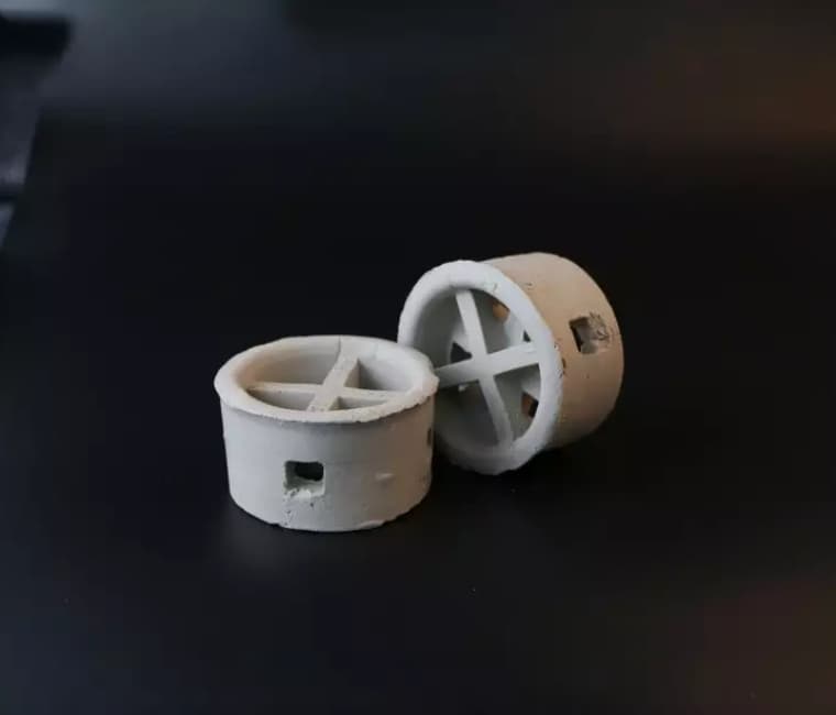 Anillo mini cascada de cerámica: la solución definitiva para servicio corrosivo.