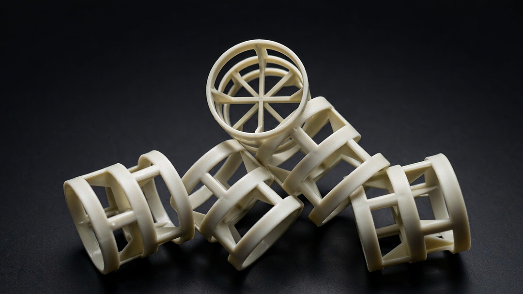 PP PE CPVC plastic random packing rings placed side by side for material comparison